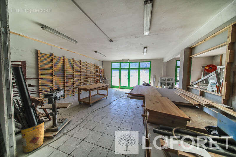 Commerce à EYGLIERS