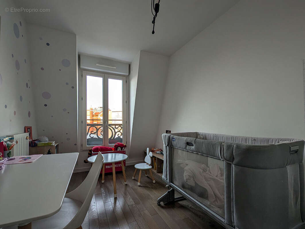 Appartement à LA GARENNE-COLOMBES
