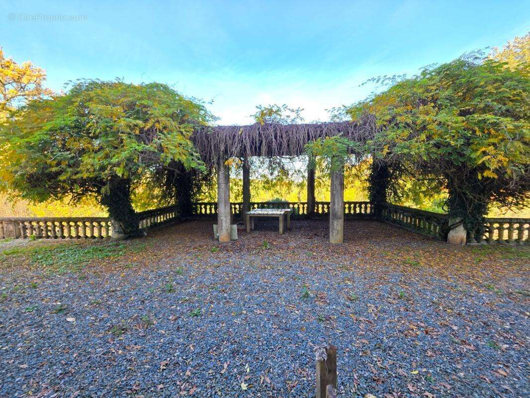 Gros potentiel pour cette tres belle propriete de 19ha avec chateau et batiment de + de 1200 m² - photo 32