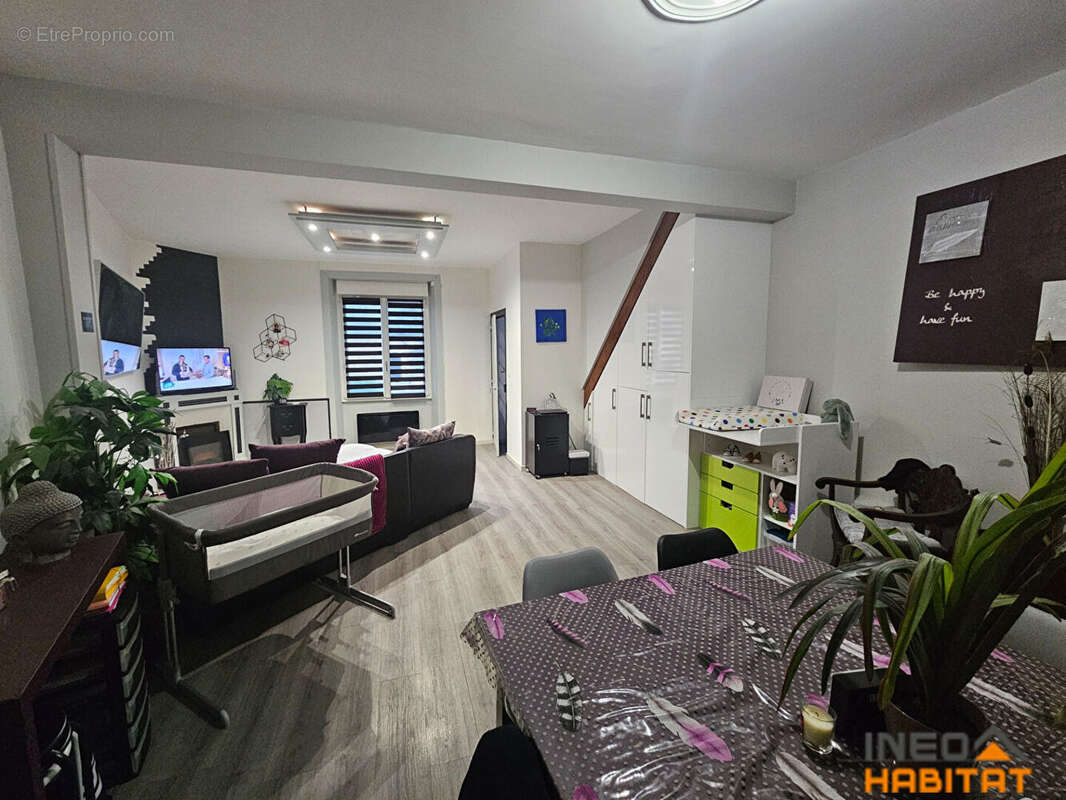 Maison à MONTREUIL-LE-GAST