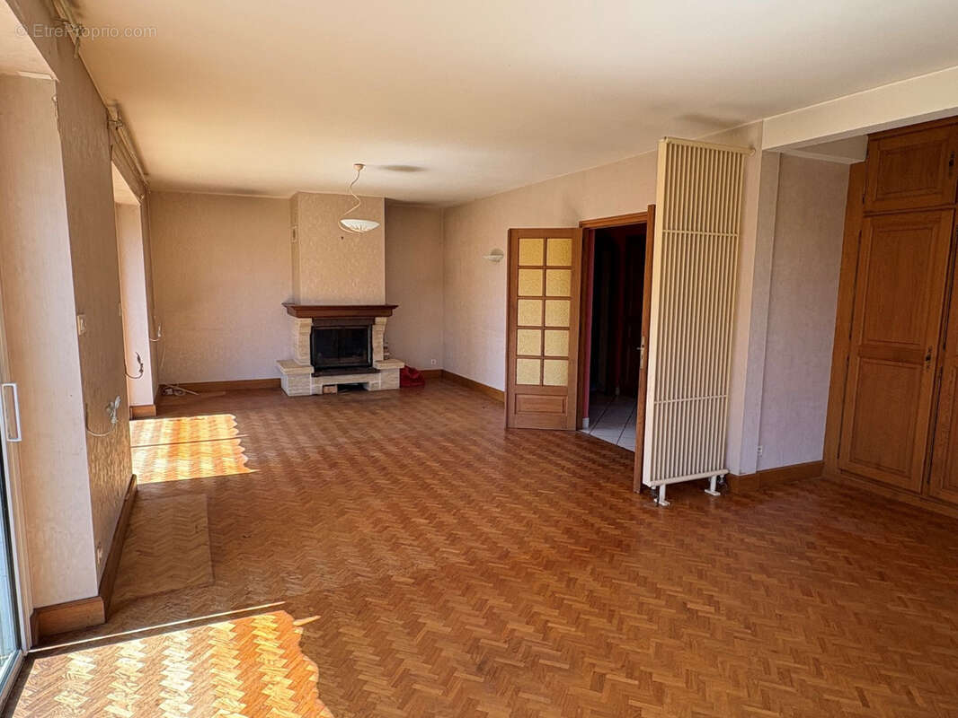 Maison à COUSSAC-BONNEVAL