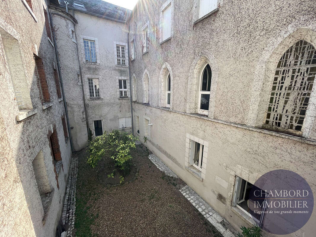 BLOIS  rue Franciade  - Appartement de caractère 124 m² avec parking - photo 6