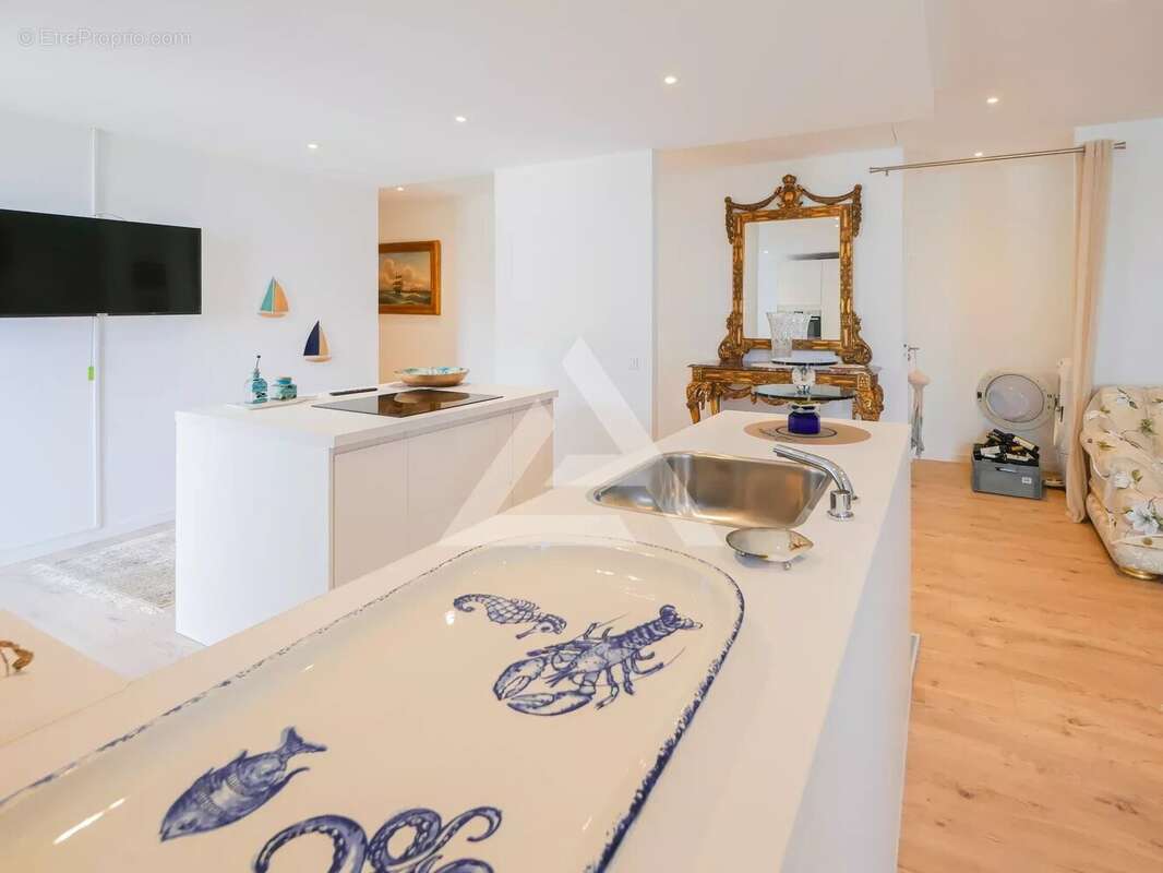 Immeuble avec parkings et garage - limitrophe cap d'ail - belle vue mer - photo 10