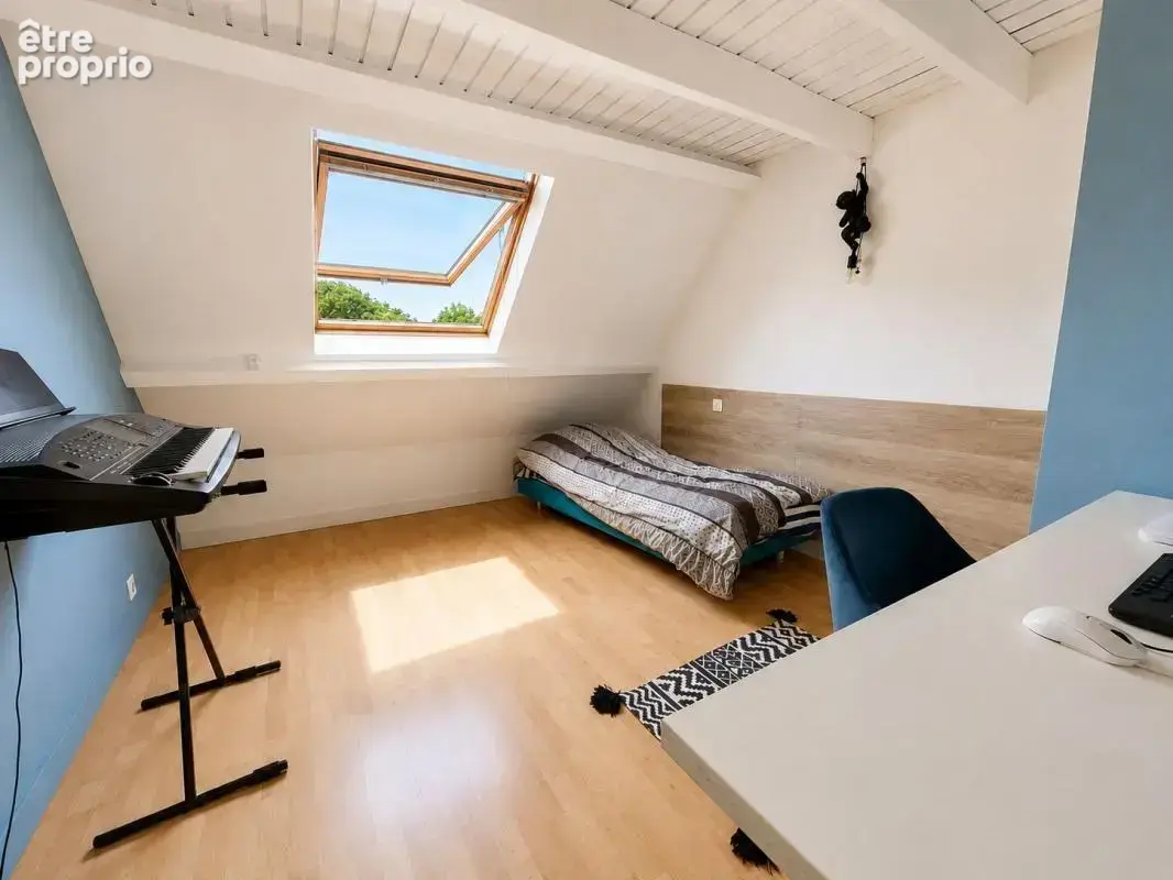 Maison familiale de 210 m² avec T2 indépendant, garage double et beaux volumes - photo 8