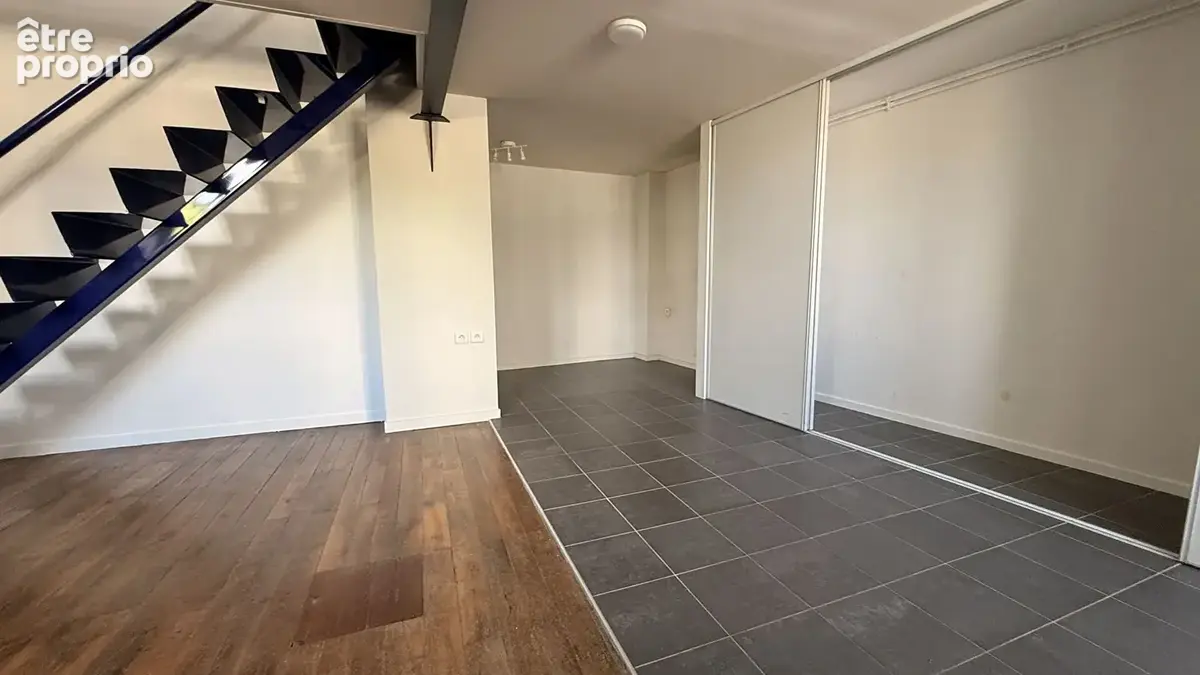 Bureaux en rez-de-chaussée avec mezzanine / 69,85 m² / Fort potentiel - photo 2