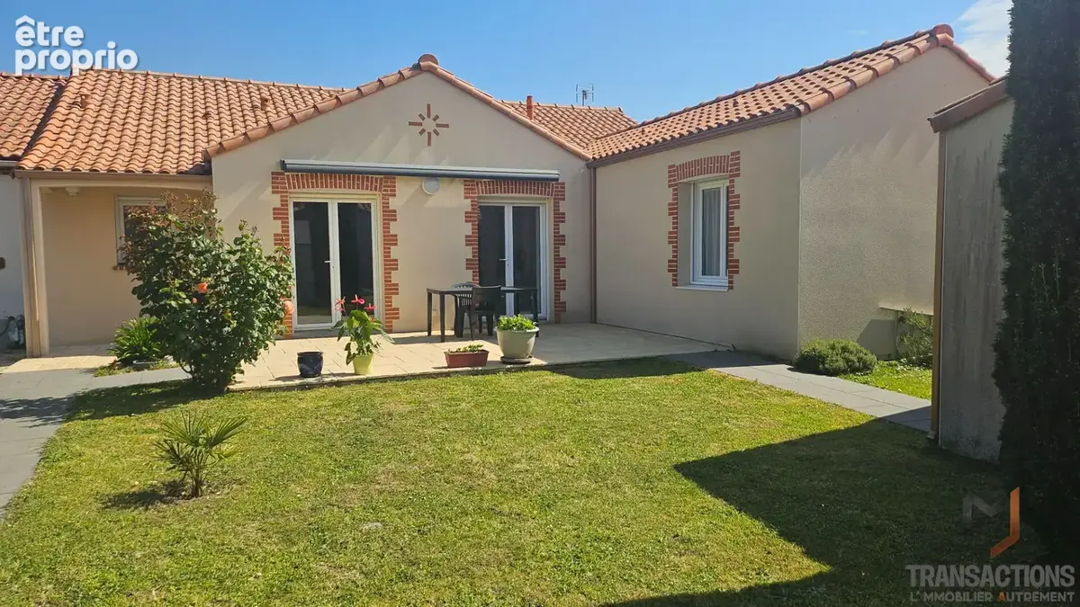 Maison Plain Pied 4 Chambres  + bureau - Bourg de Saint Hilaire De Chaléons - photo 4