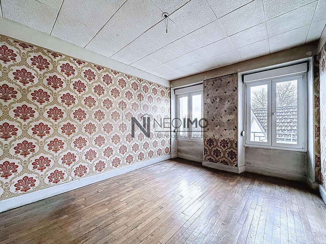 Maison à NEUFCHATEAU