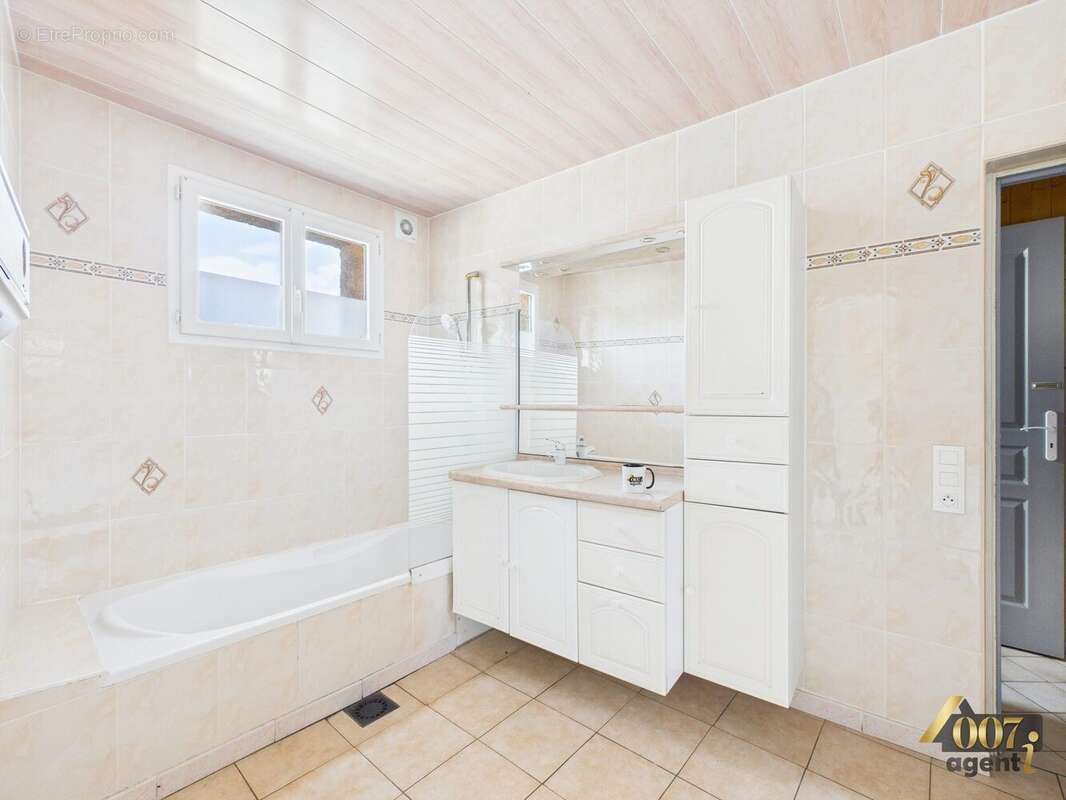 Appartement à SAINT-PIERRE-D'ALBIGNY