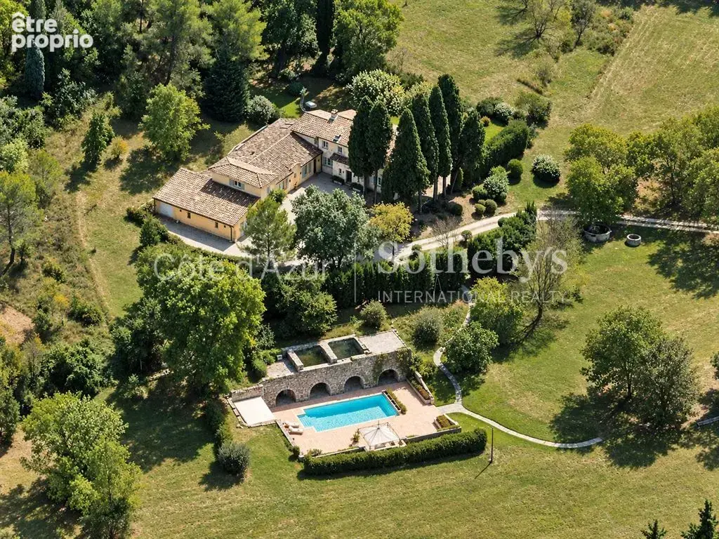 Châteauneuf-Grasse, bergerie de caractère du XIXe siècle au cœur de 3 hectares de nature préservée - photo 16