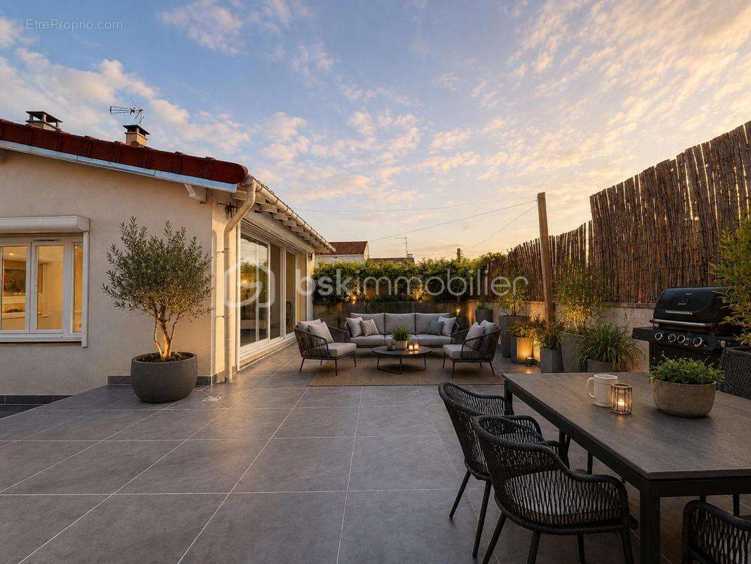 Maison Familiale d’Exception de 210 m² : Volume, Lumière et Jardin Préservé aux Portes de Paris - photo 2