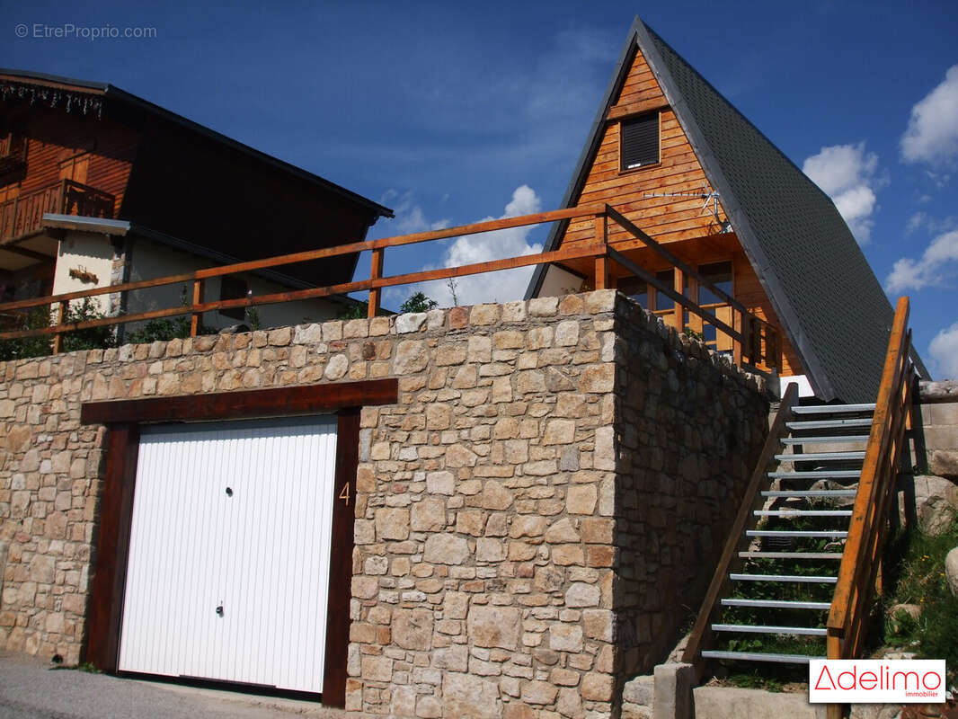 GARAGE ET ACCES CHALET SUD. - Maison à LES ANGLES