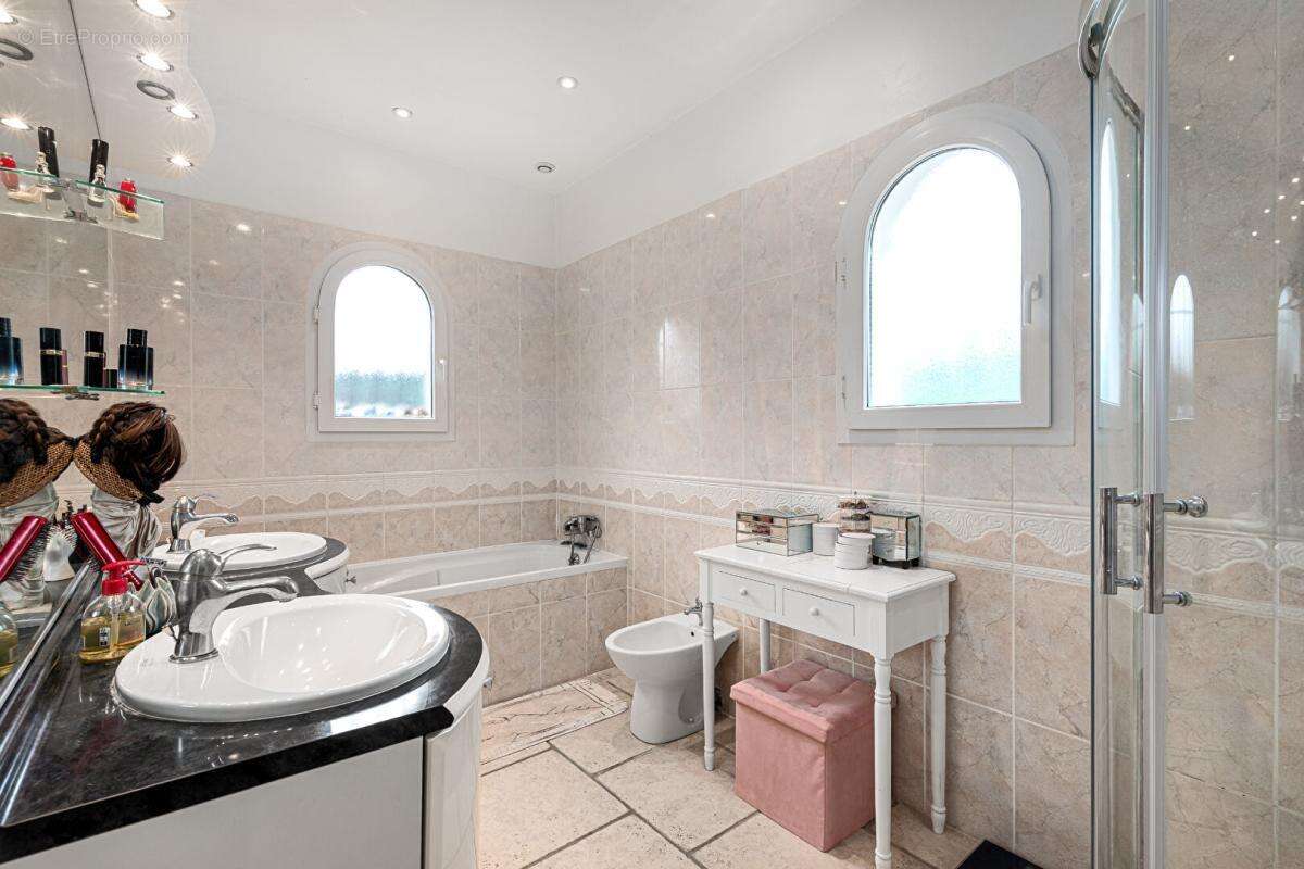 Maison à MOUANS-SARTOUX