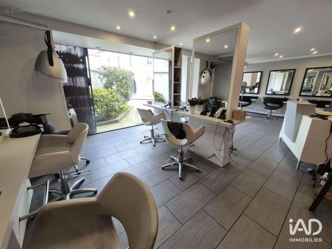 Photo 4 - Commerce à VERNEUIL-SUR-SEINE