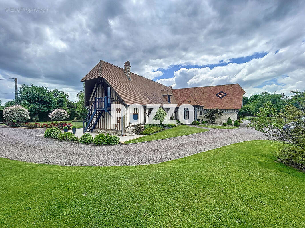 Propriété Normande au coeur du Pays d'Auge - 10 pièces (250 m2) - photo 2