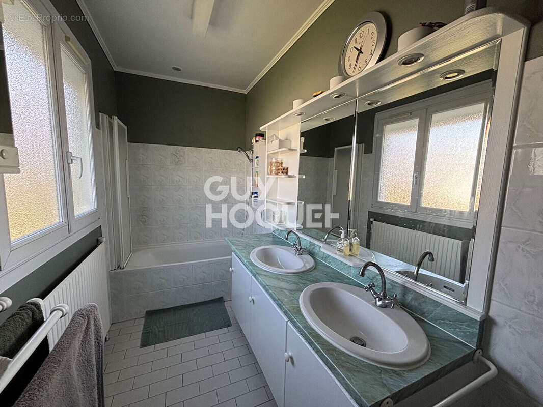 Maison 128 m² à Neufmoutiers-En-Brie  - photo 7