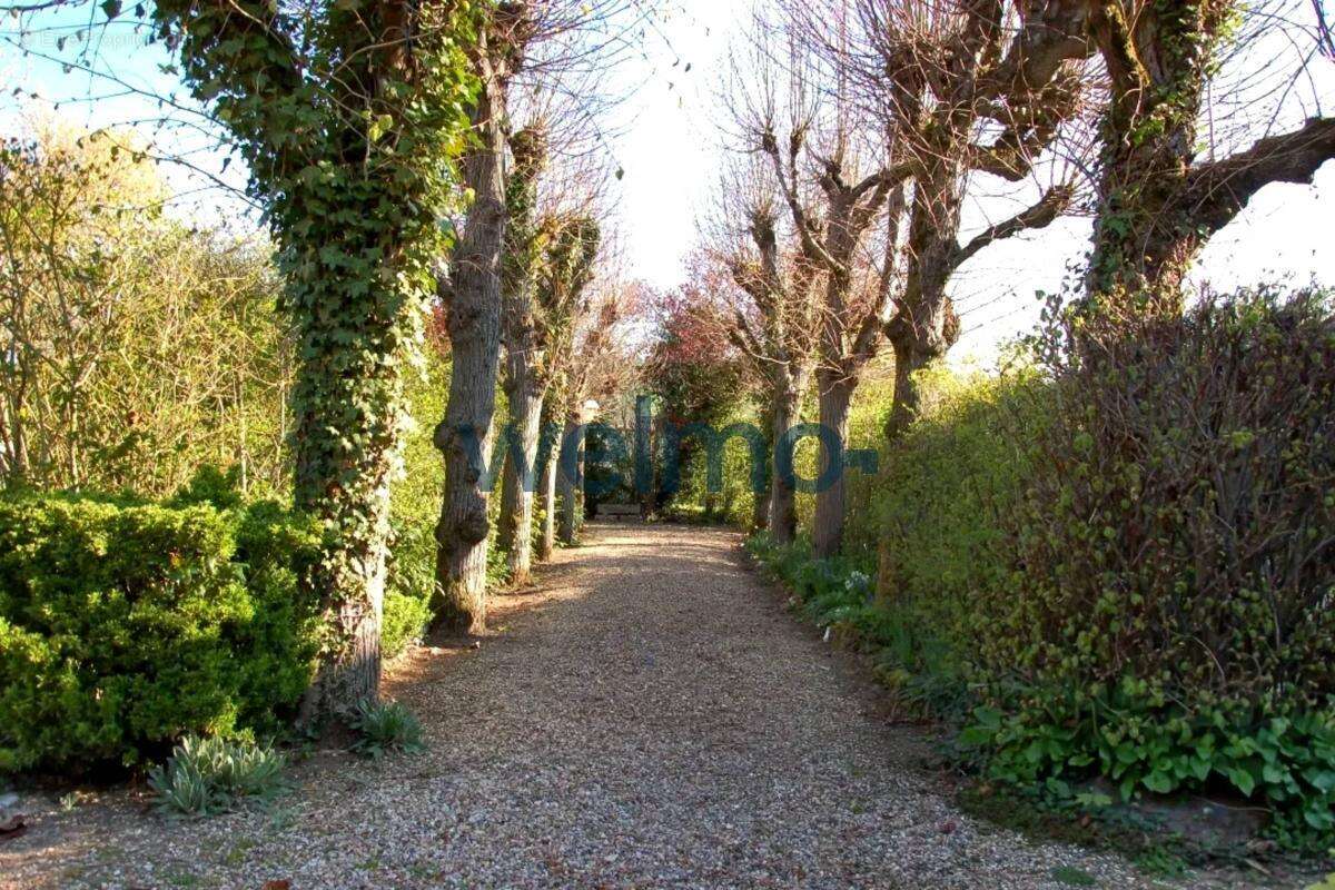 Maison à LA CROIX-SAINT-LEUFROY