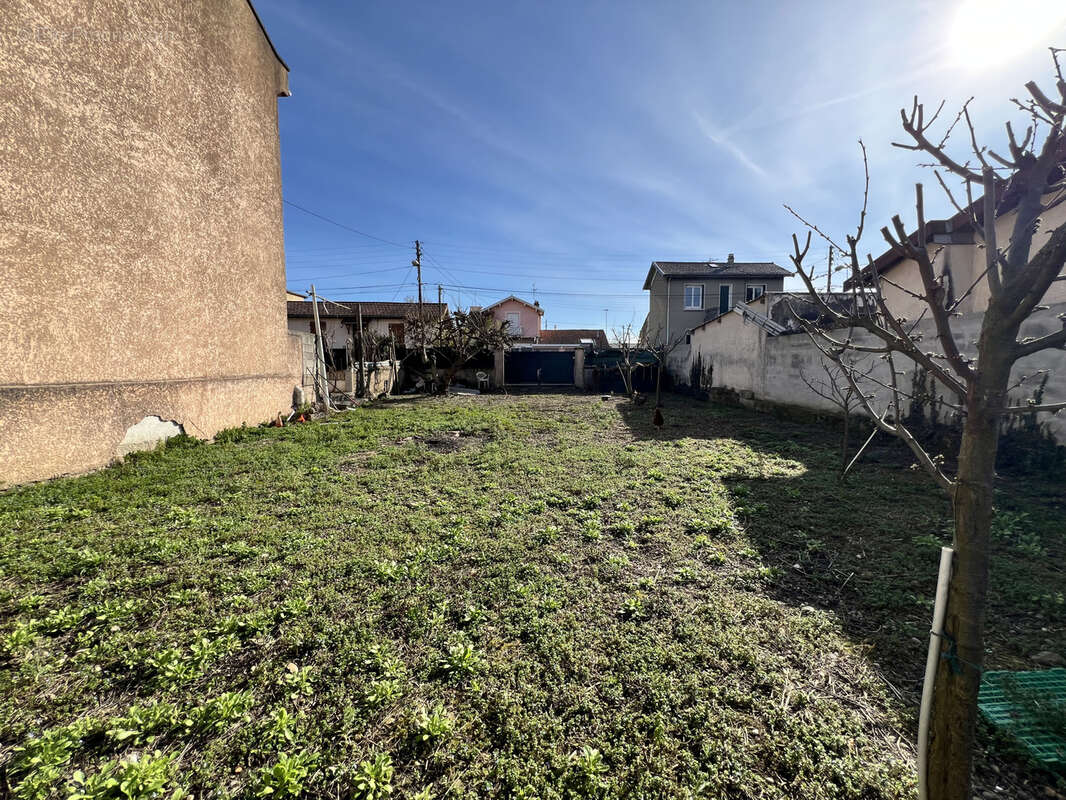 Maison à VAULX-EN-VELIN
