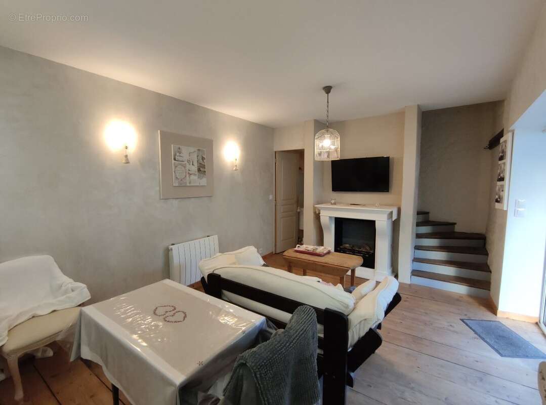 Belle demeure de 446 m² hab datant du 13ème et 17ème siécle avec nombreuses dépendances - photo 18