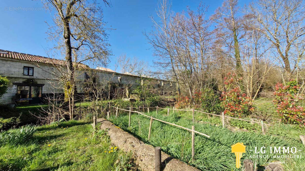 Maison à SAINT-FORT-SUR-GIRONDE