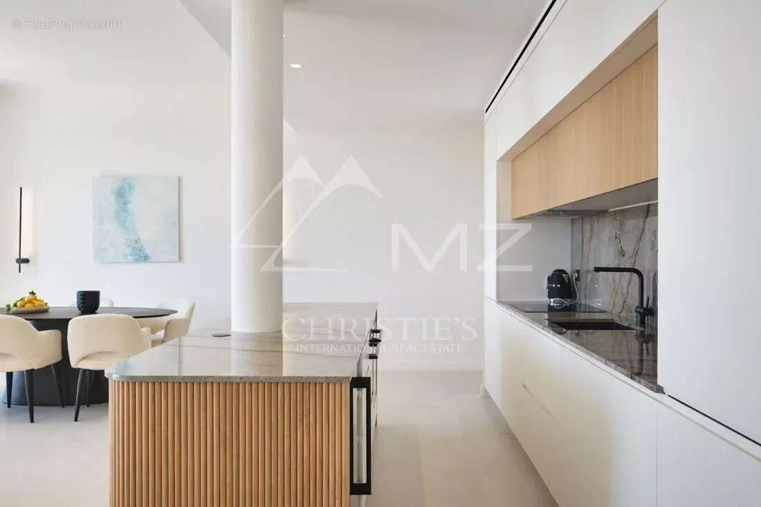 Cannes la croisette splendide appartement renove 3 chambres vue mer - photo 10