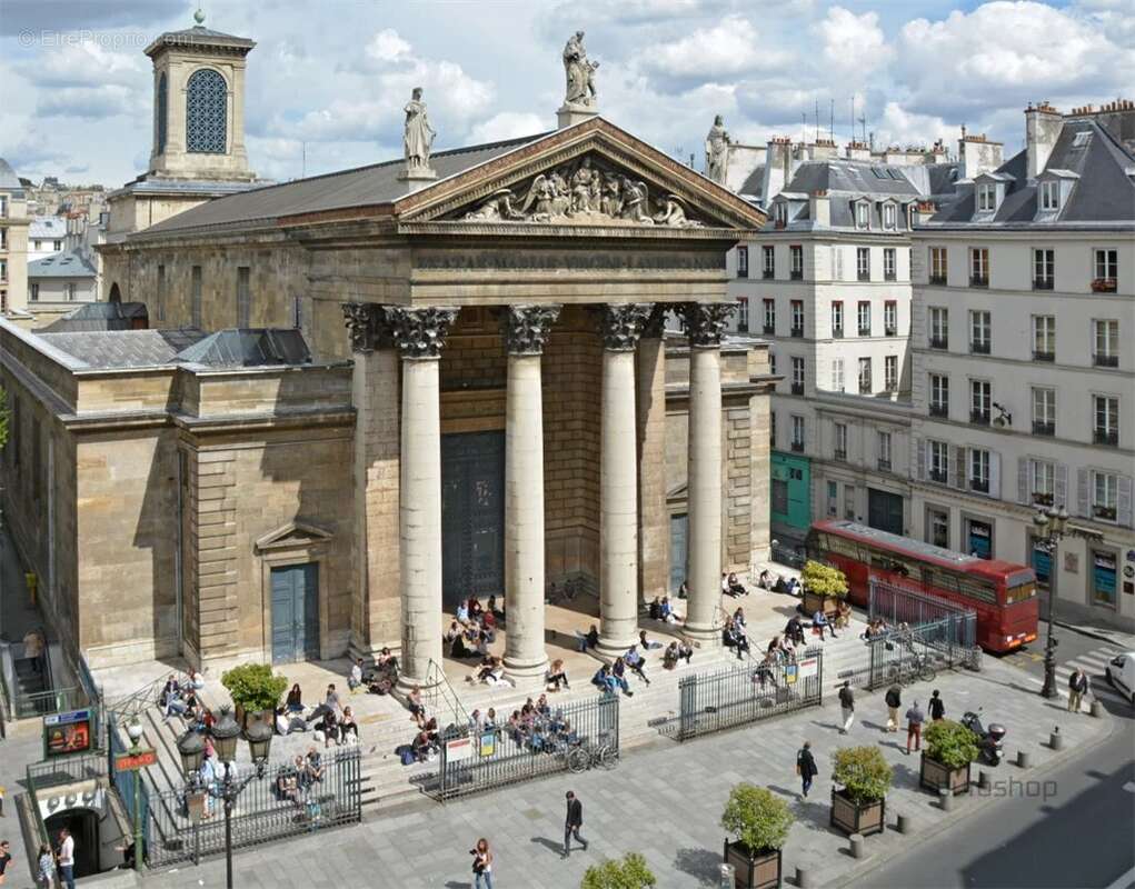 Commerce à PARIS-9E