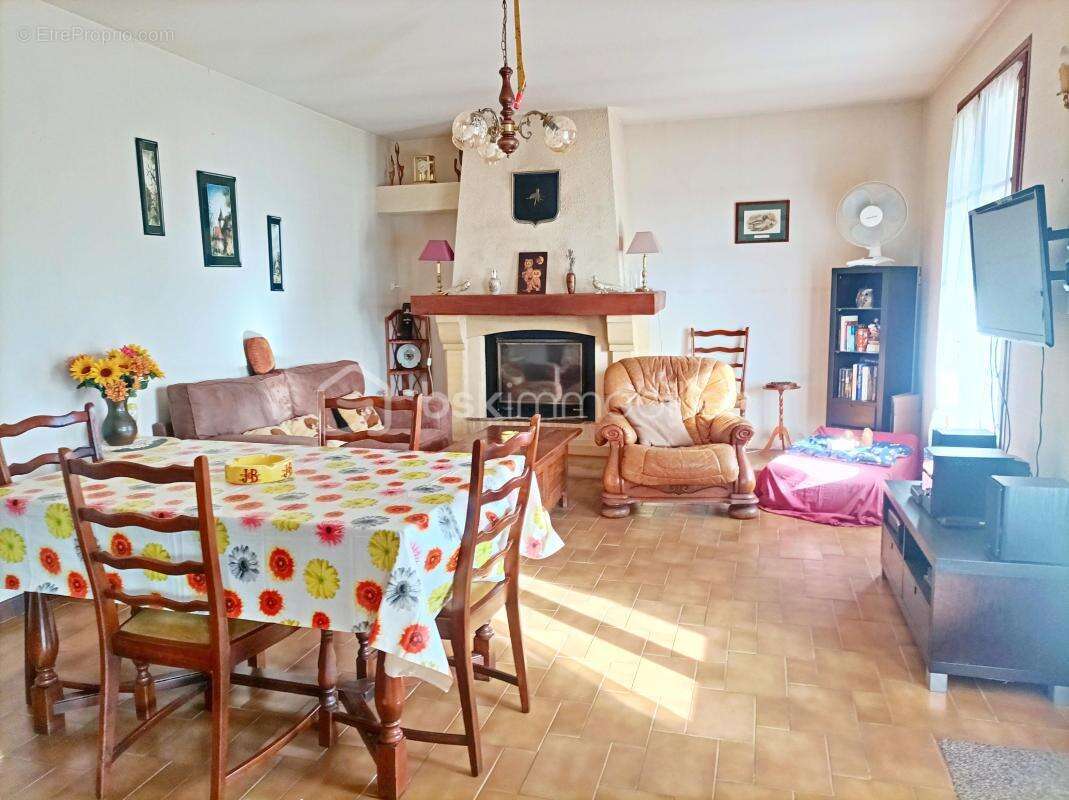 Maison au cœur du village de Cazals : Calme & Commodités à portée de main - photo 6