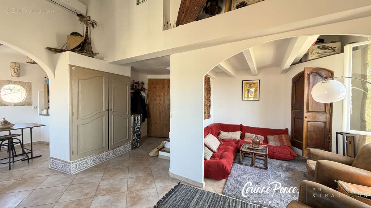 Nimes centre appartement 52 m2 dernier etage terrasse privative propose par corinne ponce immobilier - photo 2
