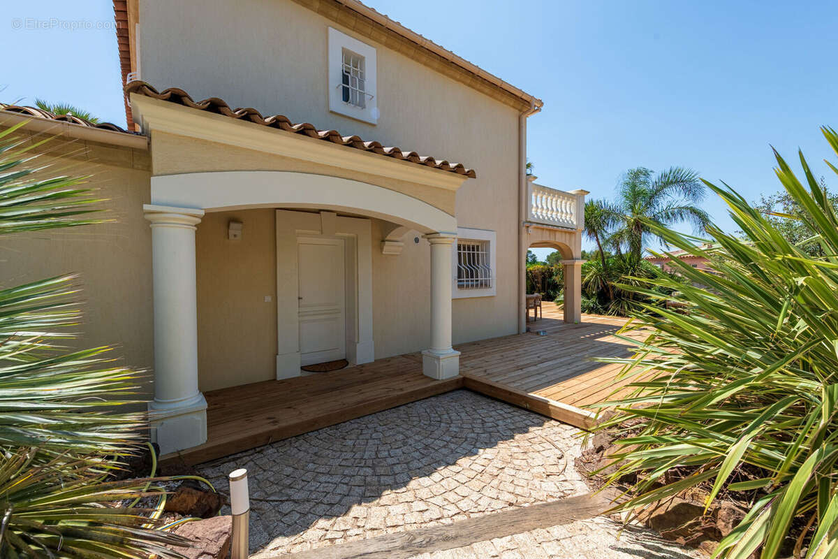 Villa rénovée 4 chambres  boulouris proche plages et commerces - photo 17