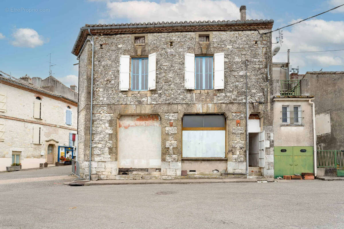 Commercial premises with accommodation - photo 3