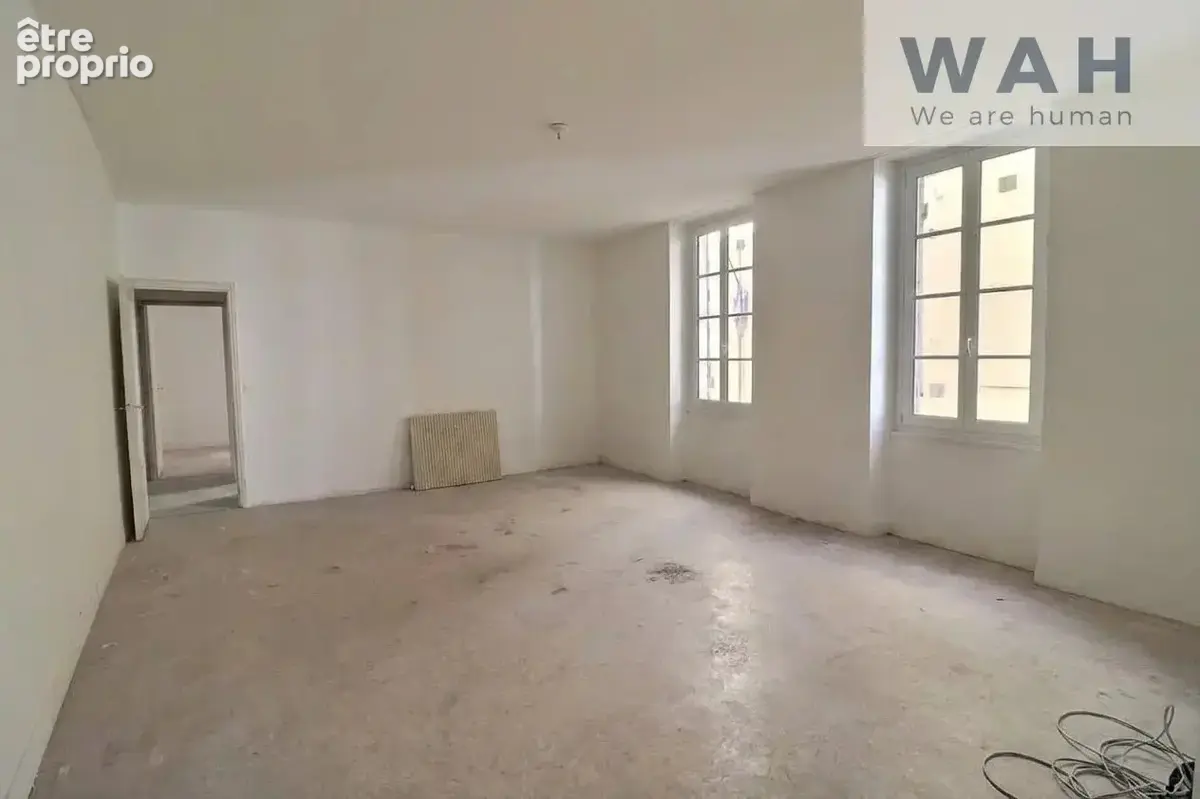 Vente immeuble 10 pieces de 3 appartements et un local 34500 - photo 2