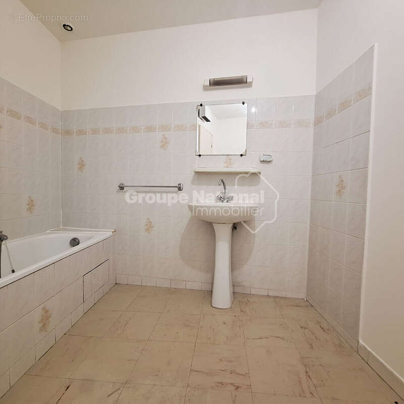 Maison à SAINT-CHAMAS