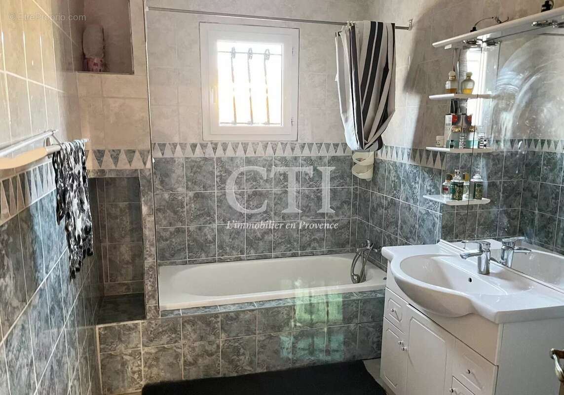 Maison à MIRABEL-AUX-BARONNIES