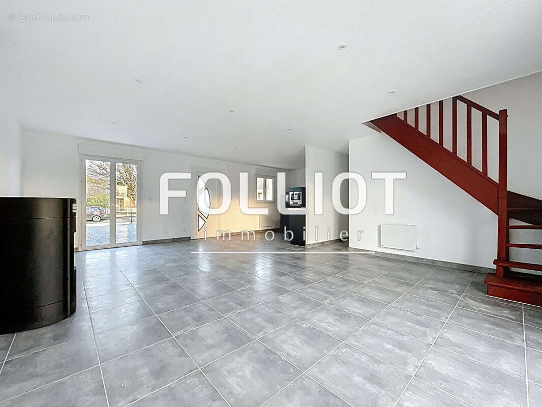 Maison à NOTRE-DAME-DE-CENILLY