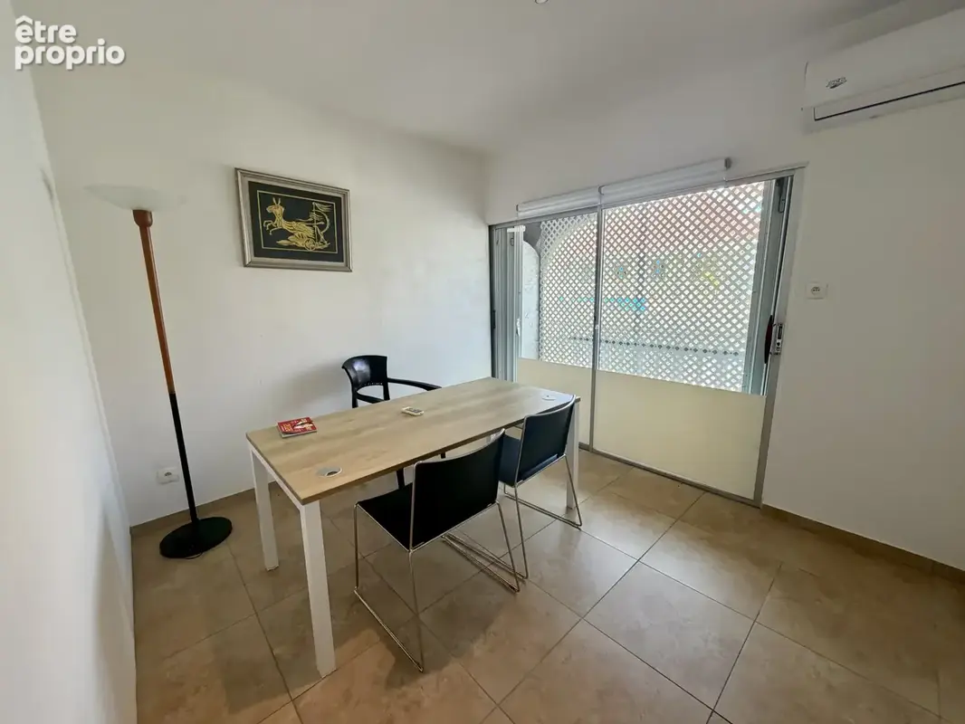 Murs commerciaux · marigot · 64 m2 · double vitrine - photo 5