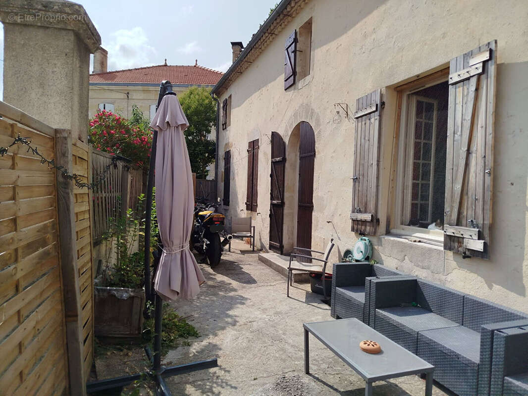 Maison à SAINT-GERMAIN-D&#039;ESTEUIL