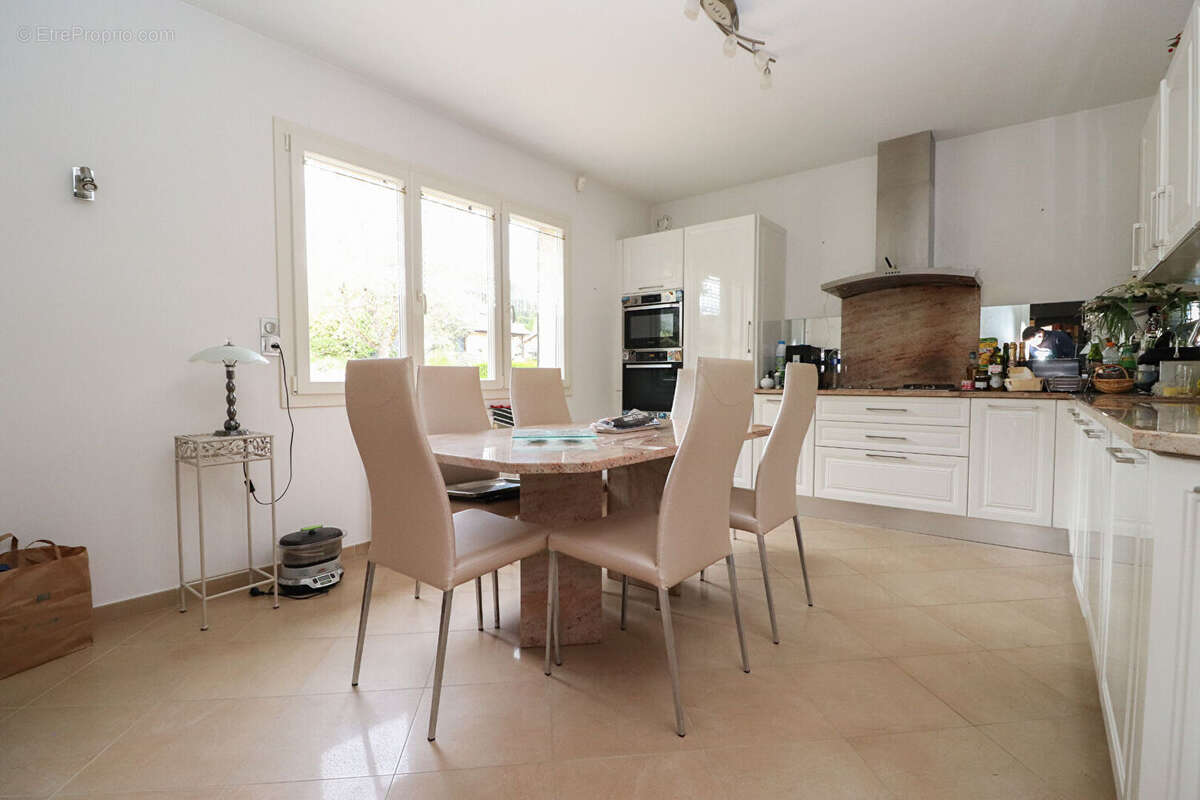 Maison à CORCELLES-LES-MONTS