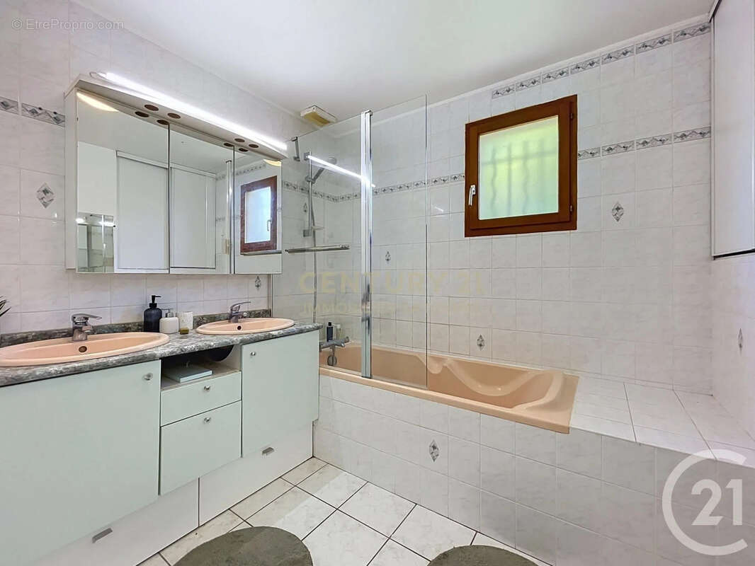 Maison 157 m² à L'isle-D'abeau  - photo 10