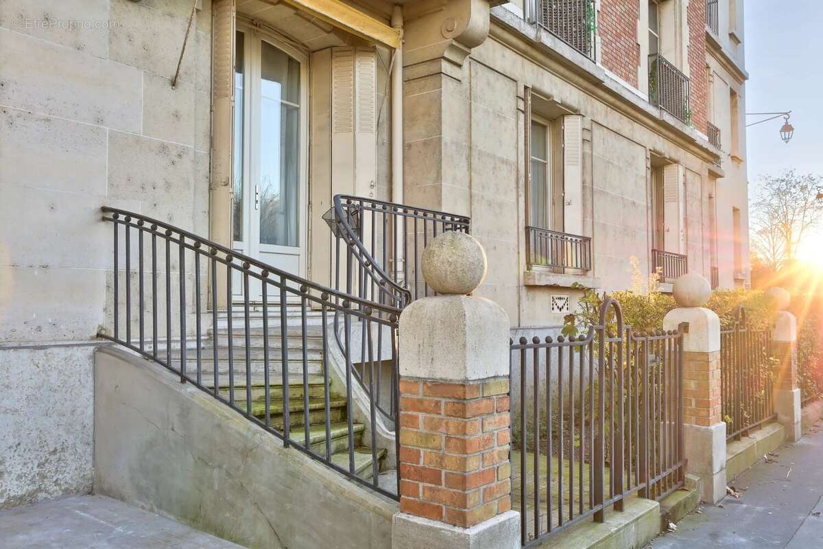 Appartement à NEUILLY-SUR-SEINE