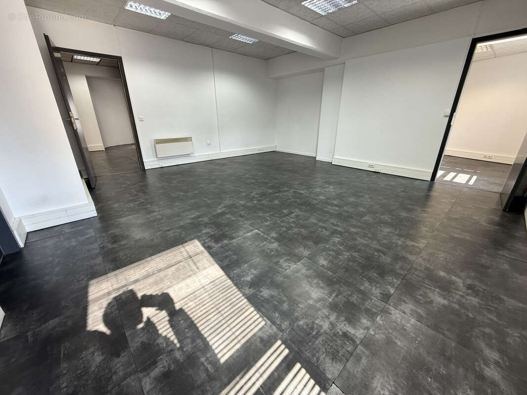 Bureaux / locaux professionnels de 187 m2 avec parkings privatifs   centre-ville de forbach - photo 3