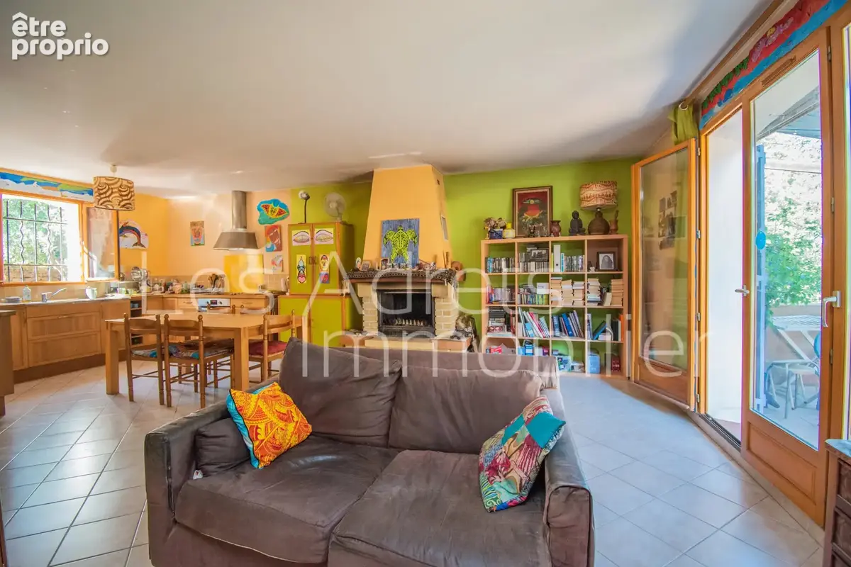 Maison au calme avec 4 chambres, grand terrain et superbe potentiel - photo 5