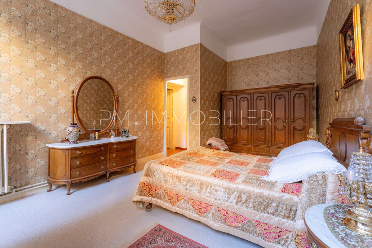 Appartement à MARSEILLE-1E
