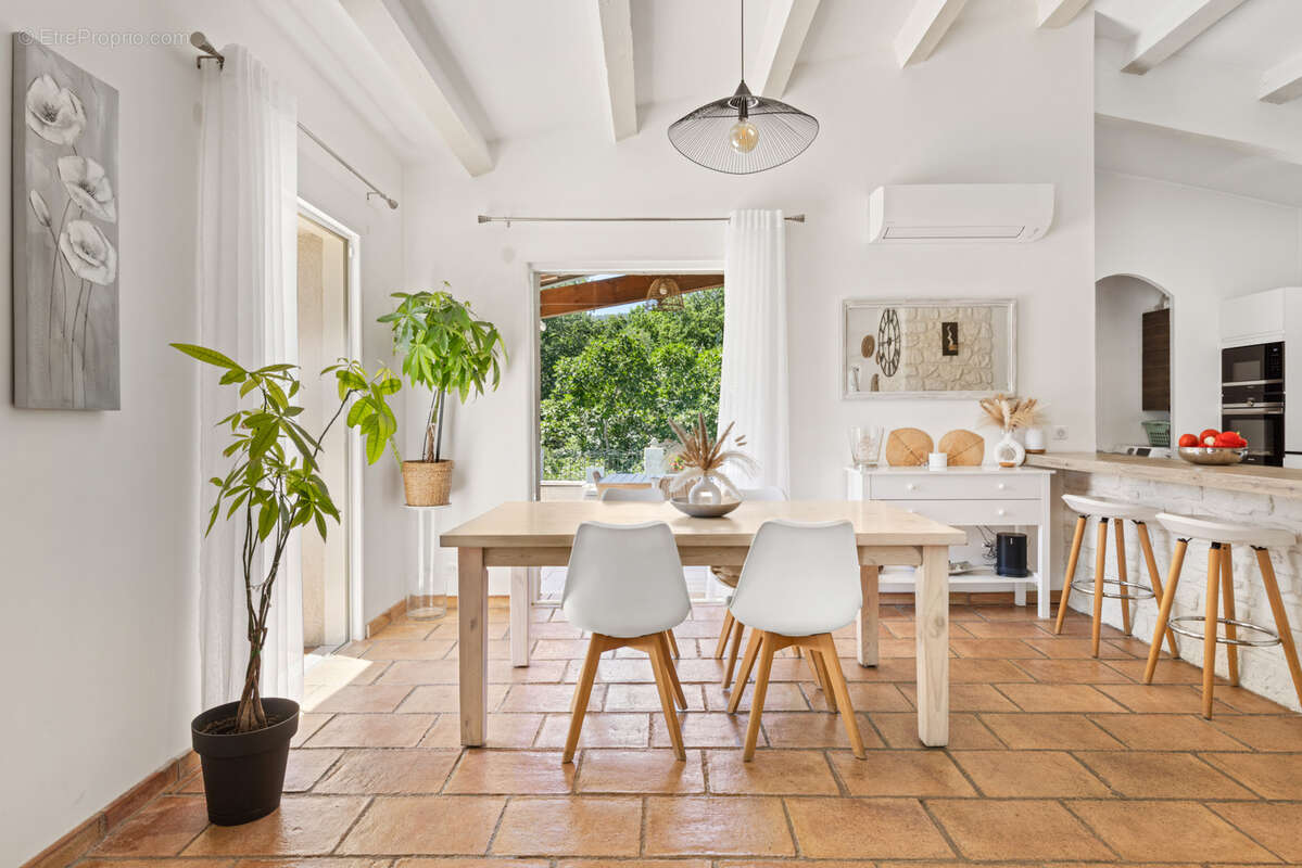 Maison à TOURRETTES-SUR-LOUP