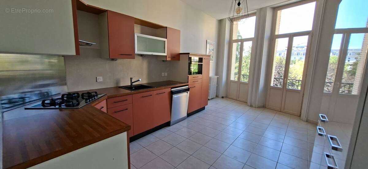 Appartement de caractère – Centre-ville d'Aix-les-Bains - photo 8