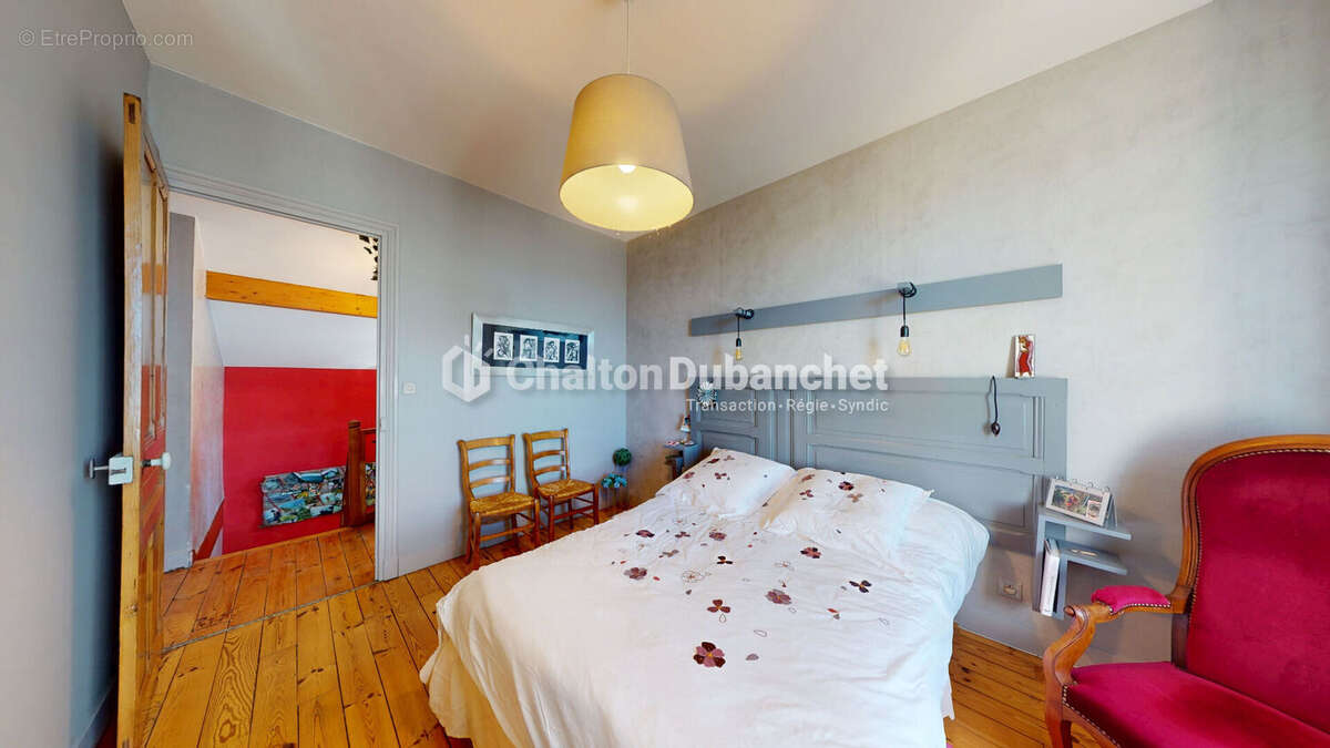 Maison à COURS-LA-VILLE