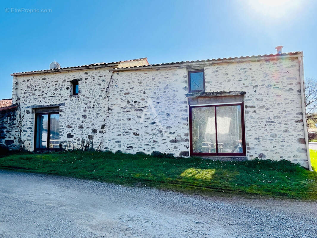 Maison à SAINTE-FLAIVE-DES-LOUPS