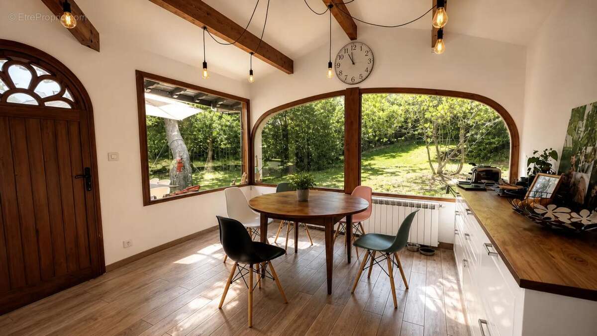 Maison de 10 pièces de 258 m² à Bayonne - photo 4