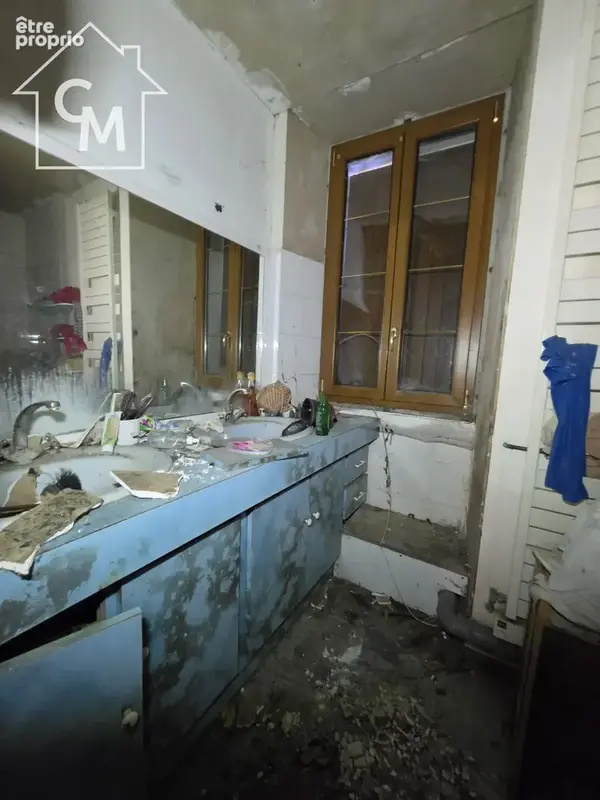 Maison à rénover entièrement avec dépendances et terrain - photo 16