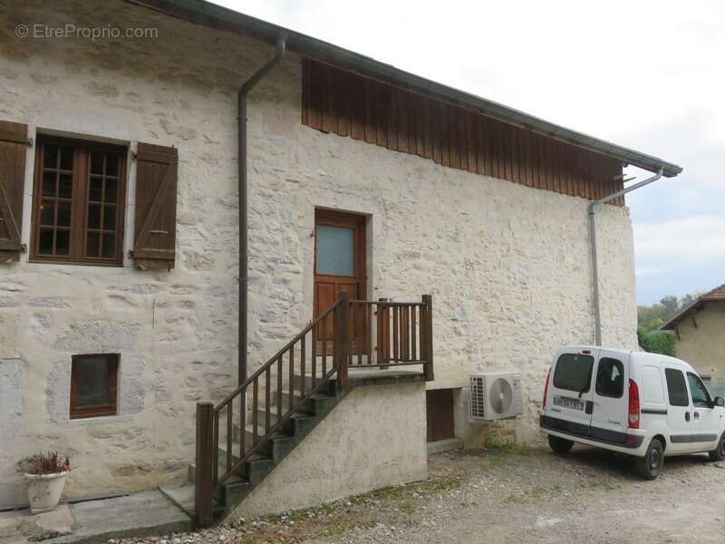 Maison en pierres à vendre 7 pièces de 168 m² à MARIGNIEU (01) plus sous-sol - photo 11