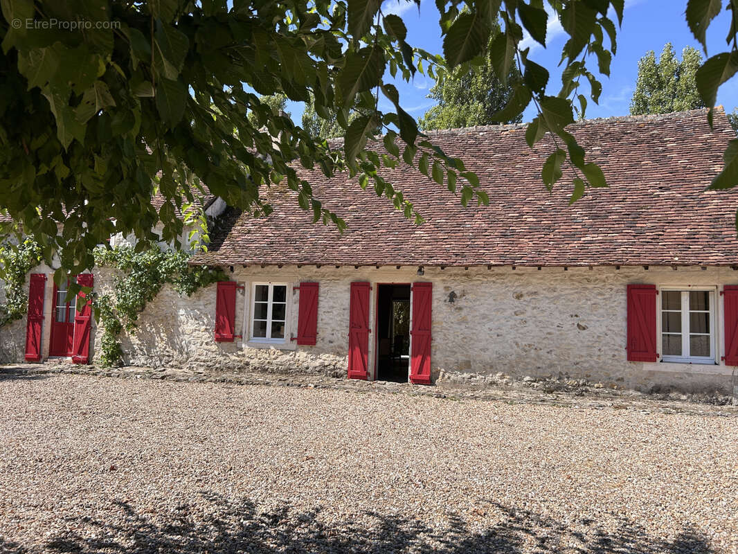 Propriété 10 pièces avec piscine à Chalais (36) - photo 4