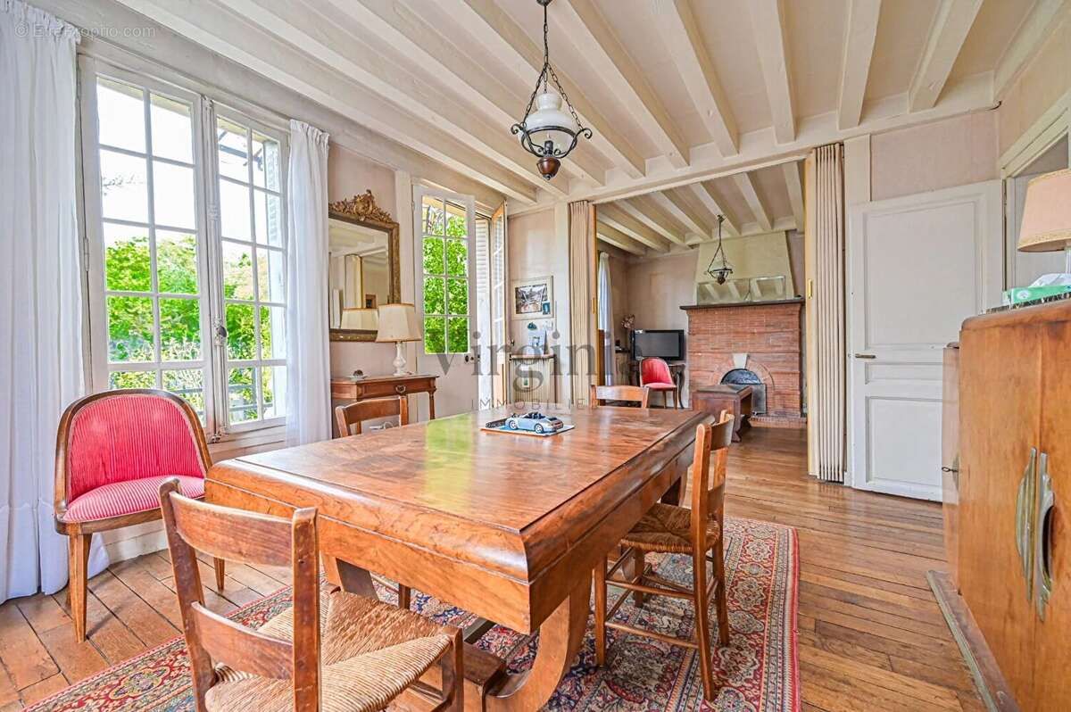 Appartement à CHARENTON-LE-PONT